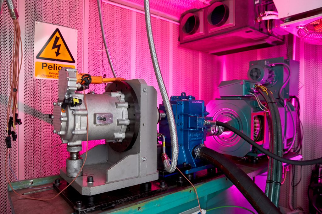 Bancada de máquinas eléctricas y prototipado rápido de inverters