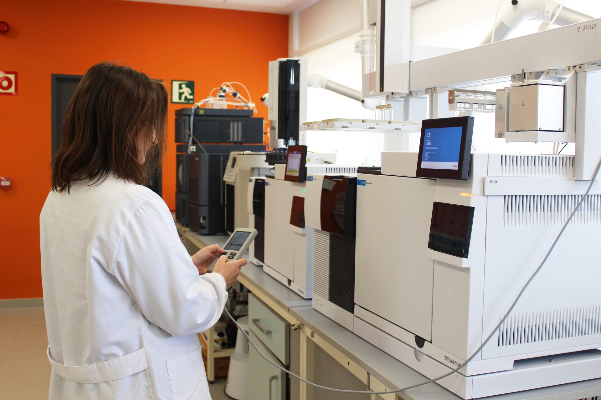 Laboratorio de análisis de ingredientes y alimentos