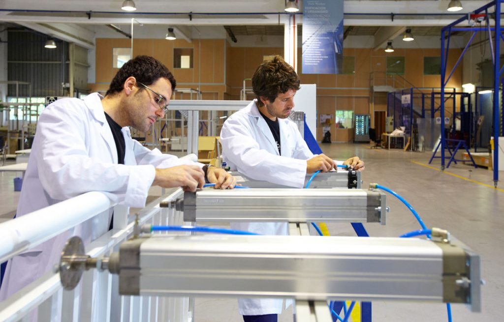 Laboratorio de ensayos mecánicos / durabilidad al uso