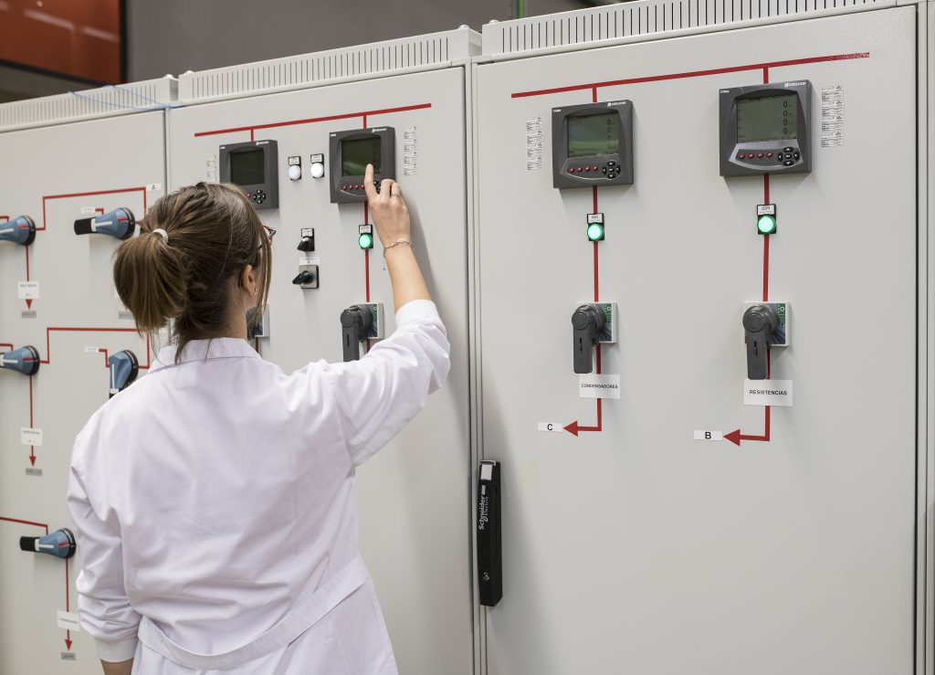 Laboratorio de redes eléctricas inteligentes y generación distribuida