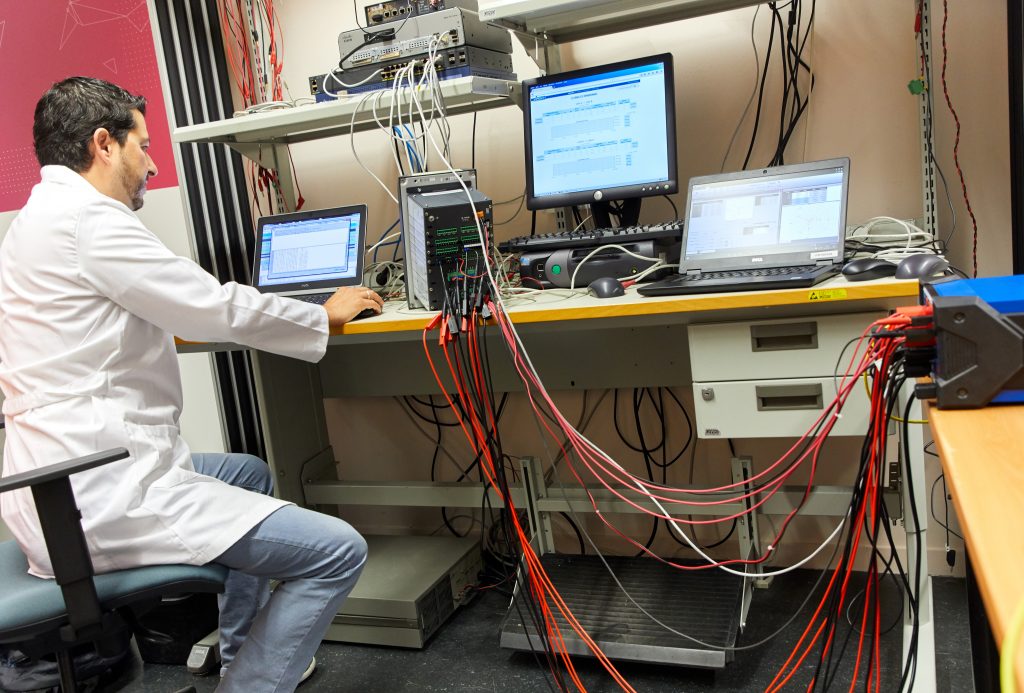 Ensayos de funcionalidad a equipos de las redes eléctricas inteligentes