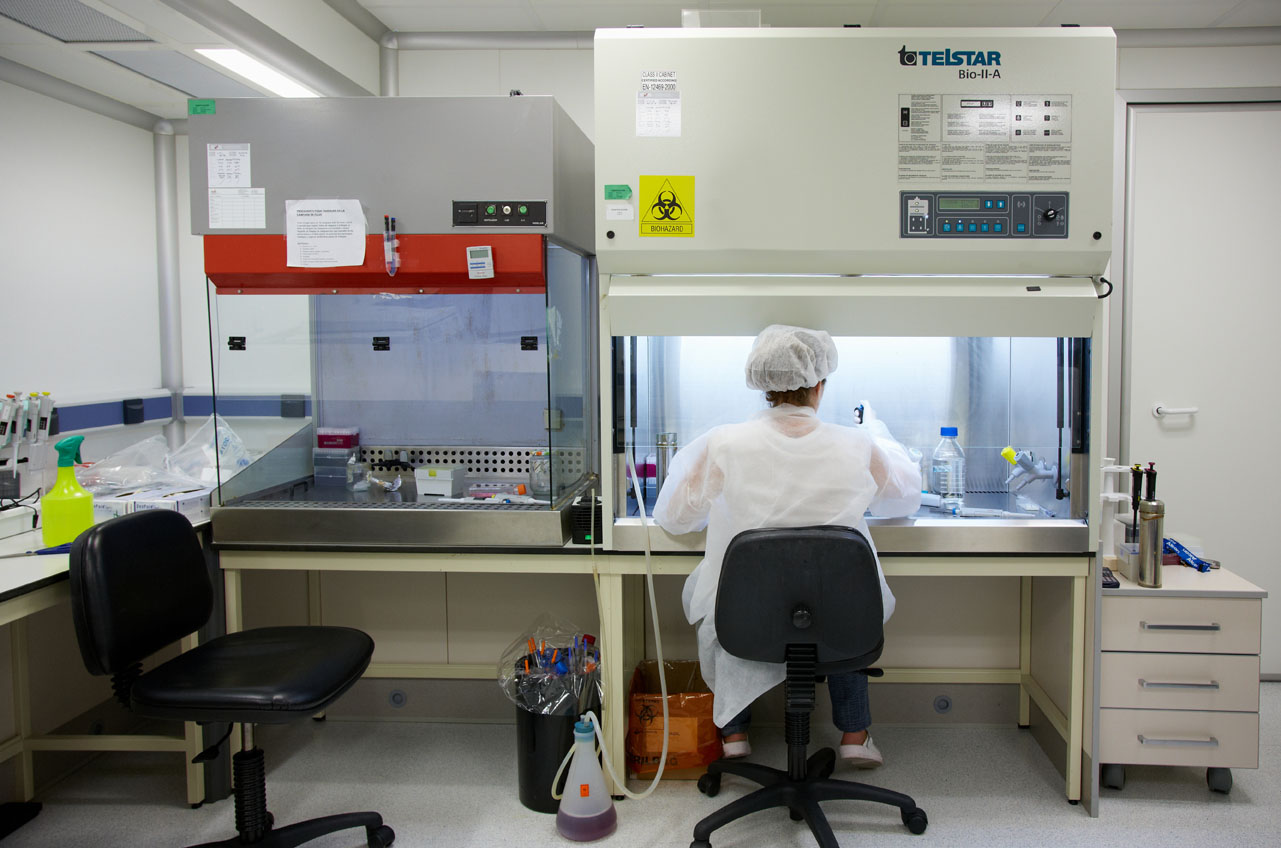 Desarrollo de sistemas personalizados de laboratorio sobre láminas de microfluidosa fabricación industrial de dispositivos de microfluidos