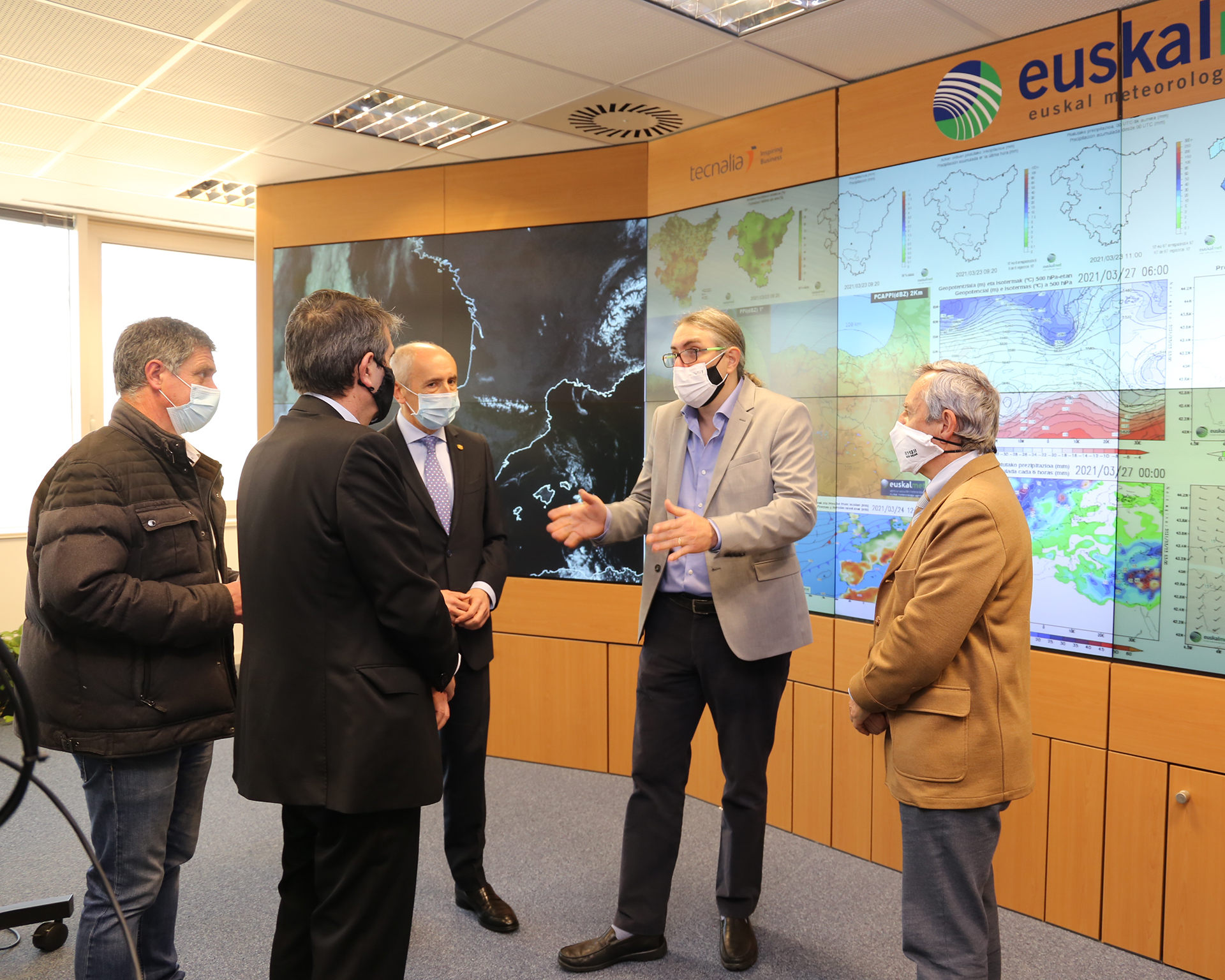 Visita de Josu Erkoreka en las instalaciones del Área de Meteorología de TECNALIA
