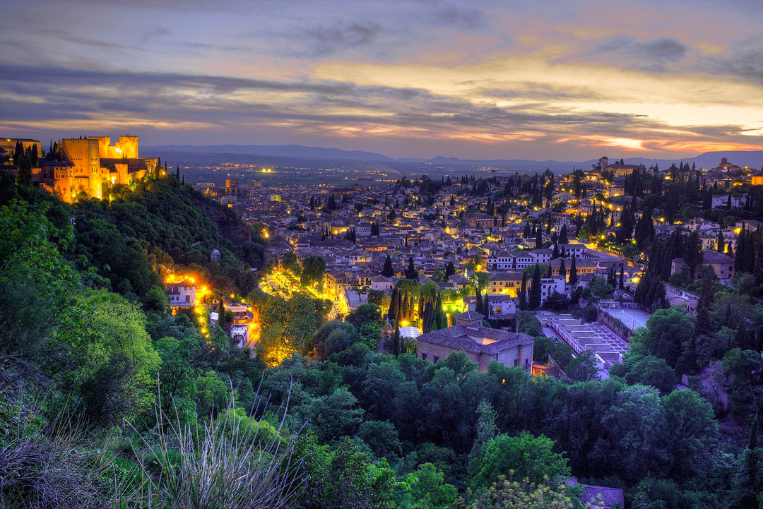 Ciudad de Granada de noche