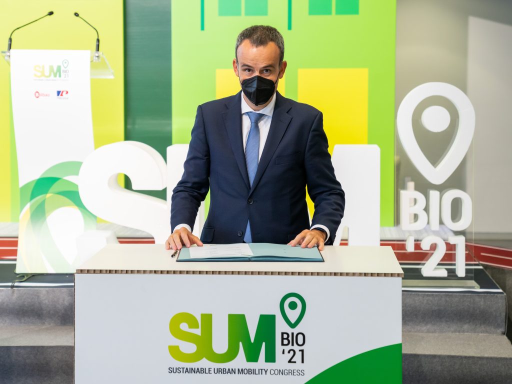 David Sánchez, Director de la División de Industria y Transporte en la firma de la Declaración de Bilbao