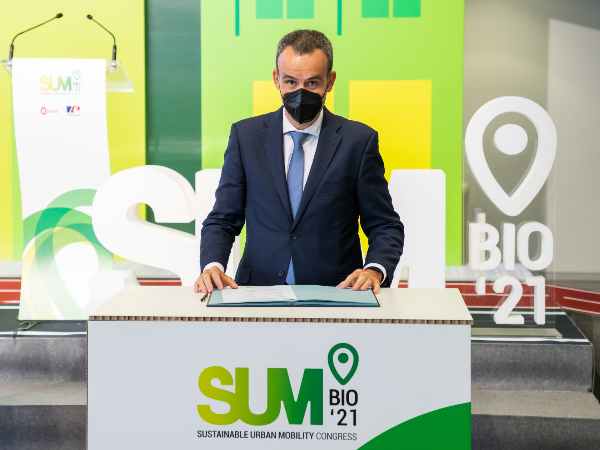 David Sánchez, Director de la División de Industria y Transporte en la firma de la Declaración de Bilbao
