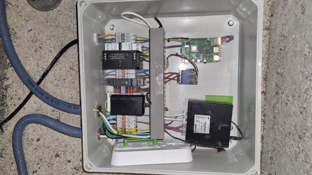 Caja de centralización y comunicaciones