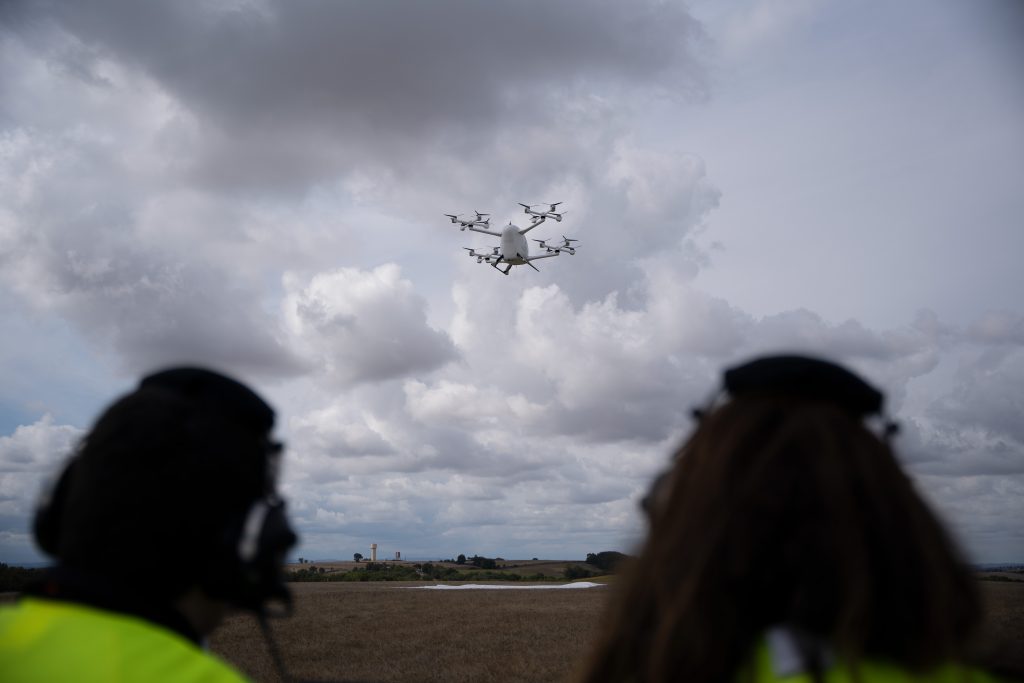 El aerotaxi de UMILES Next vuela por primera vez en el espacio aéreo urbano europeo