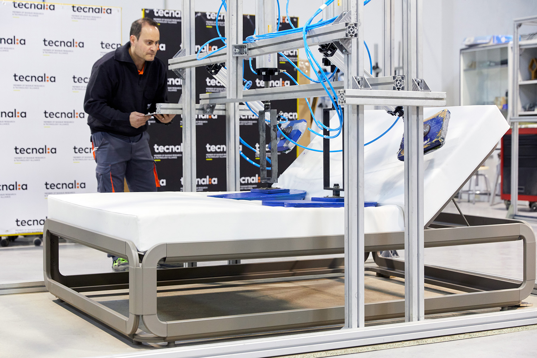 Evaluación de Seguridad y Durabilidad de Muebles 