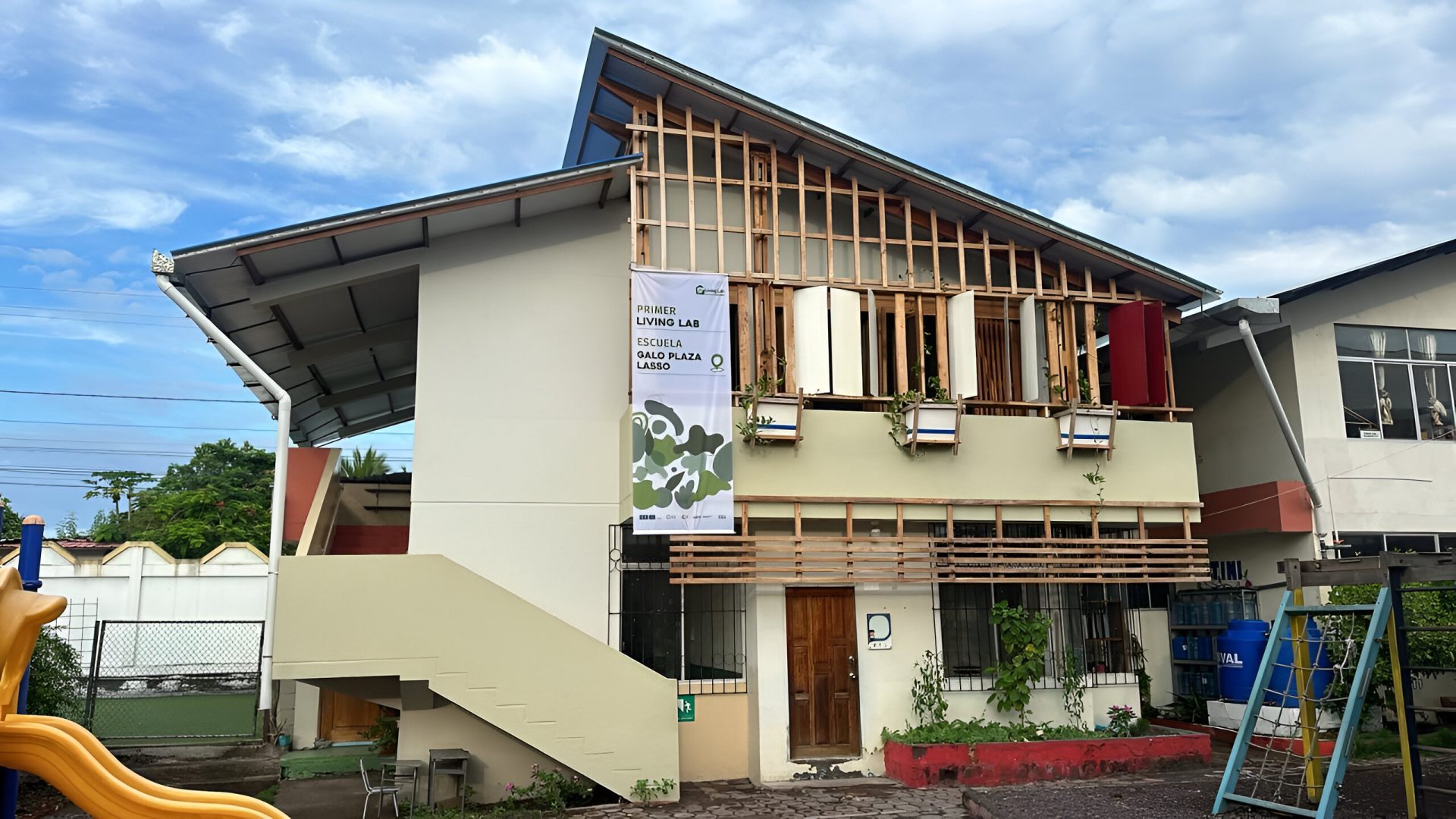 Escuela sostenible cero emisiones en Galápagos