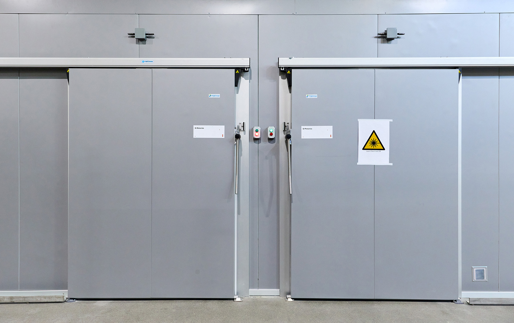 Puertas de accesos Q-Materials y Q-Photonics