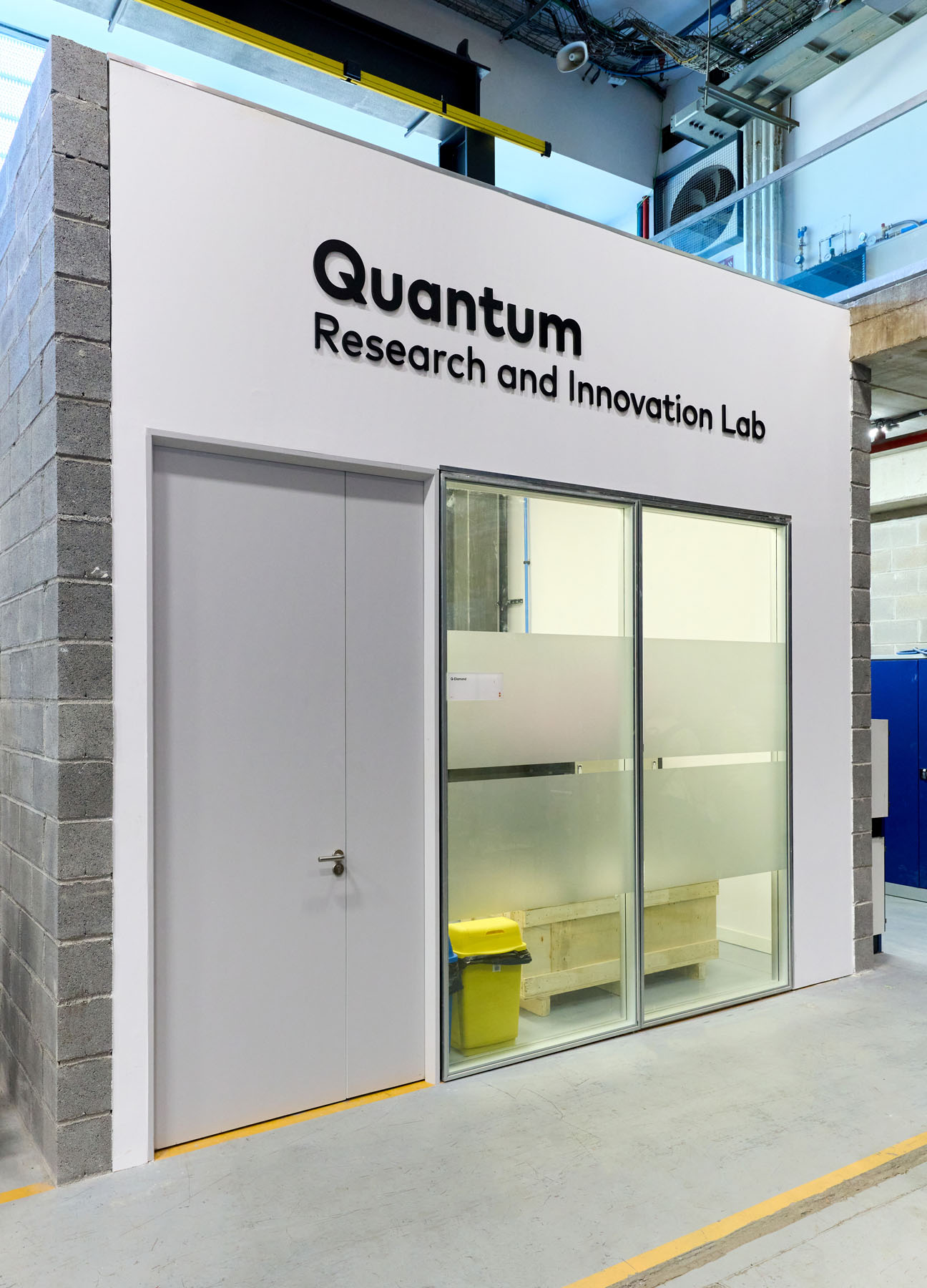 Puerta de acceso al Q-Diamond Lab