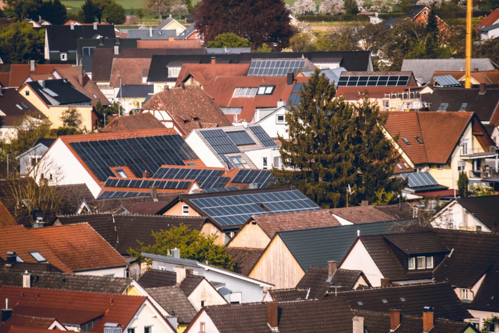 Analizamos las claves territoriales para una adopción inclusiva de las comunidades energéticas