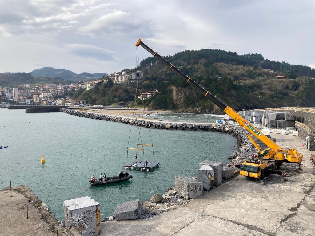 TECNALIA lidera la instalación en Mutriku de una estructura flotante de eco-hormigón para fotovoltaica offshore