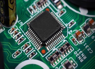 Ensayos de microsecciones de componentes eléctricos y electrónicos (PCB/PCBA)