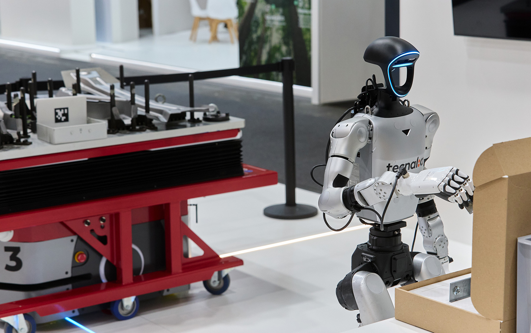 Humanoide trabajando en la Proactive Factory de TECNALIA