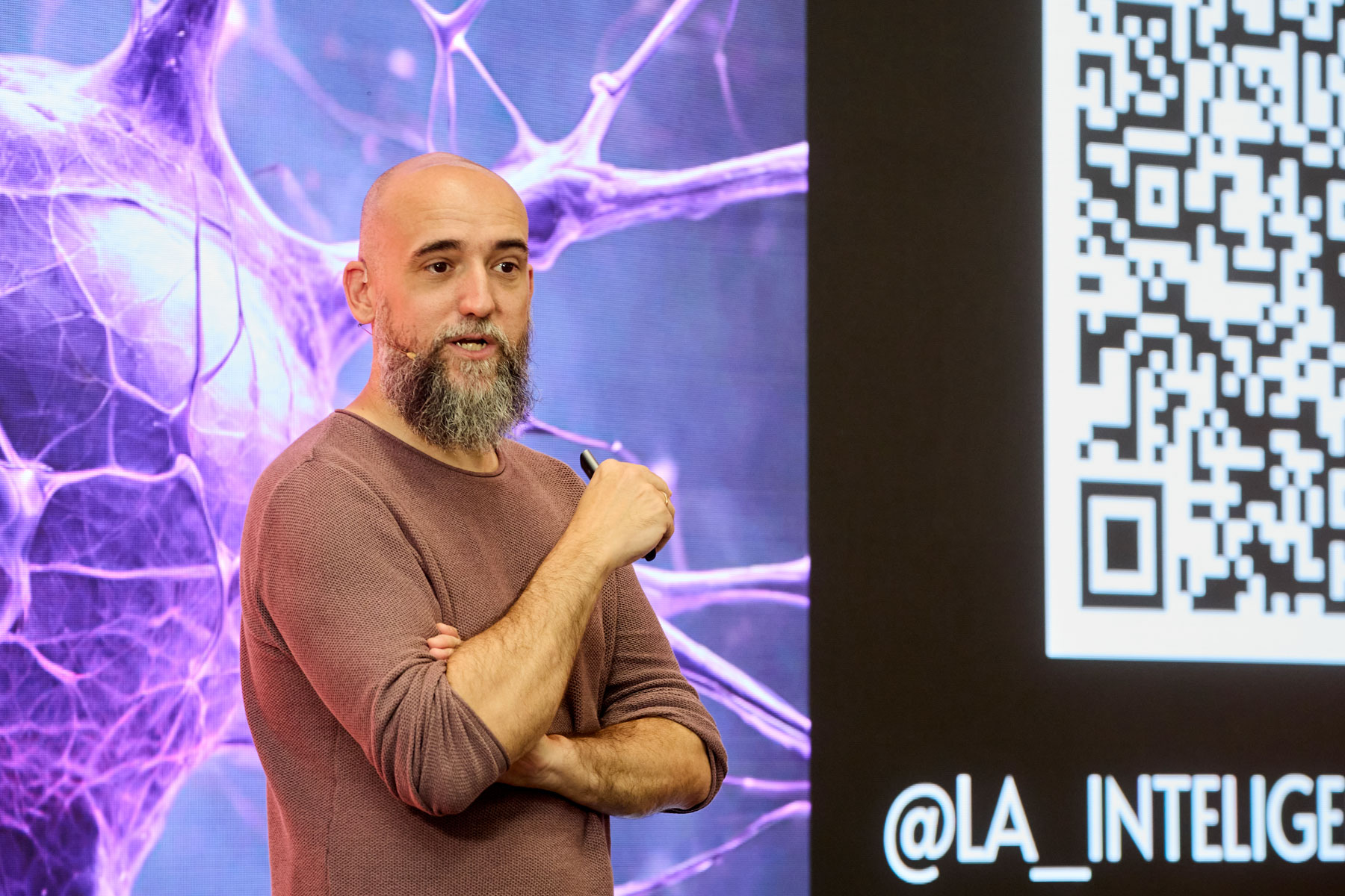 El futuro no será de quien más sepa de inteligencia artificial, sino de quien mejor la dirija